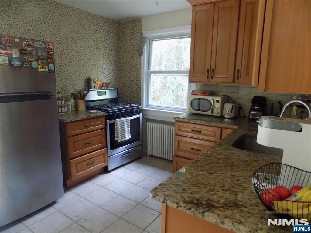 33 Wyndham Rd - Photo 2 of 8