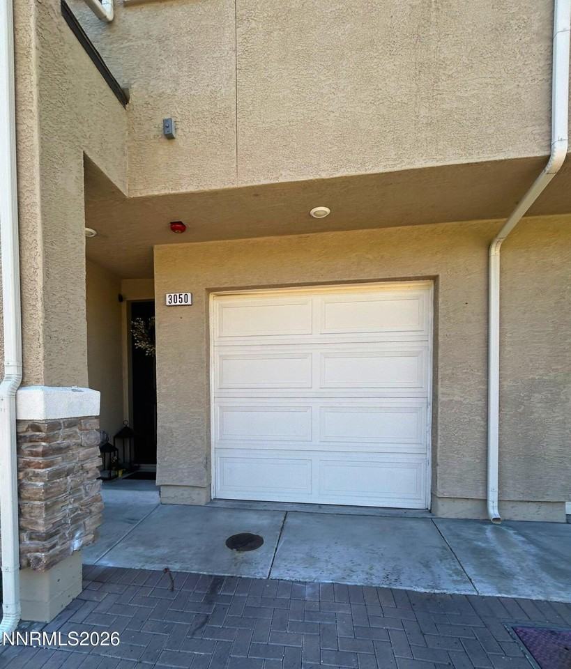 3050 Sterling Ridge Cir - Photo 2 of 9