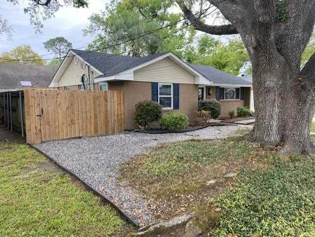 210 Douglas Dr - Photo 2 of 22