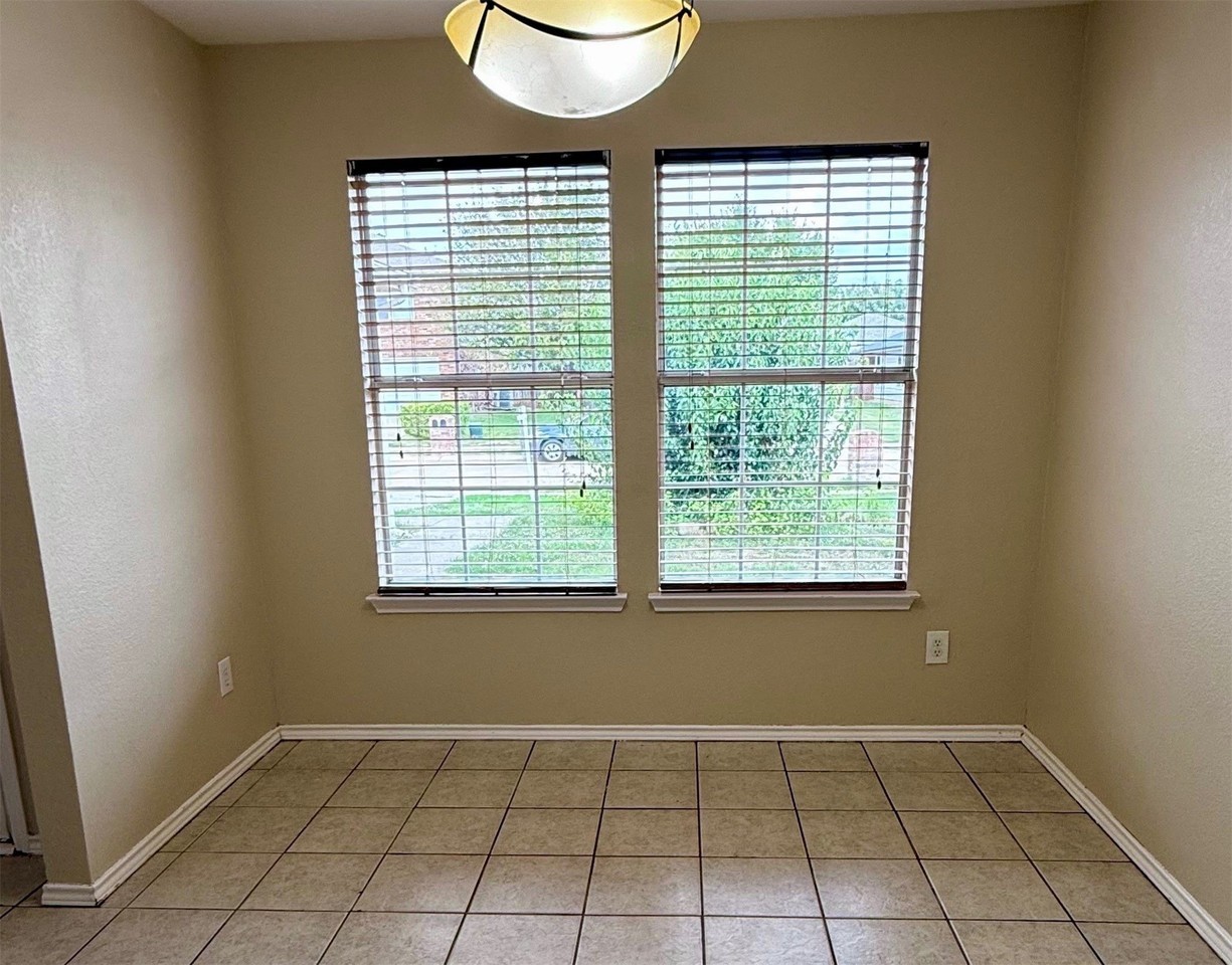 1713 Elm St - Photo 2 of 11