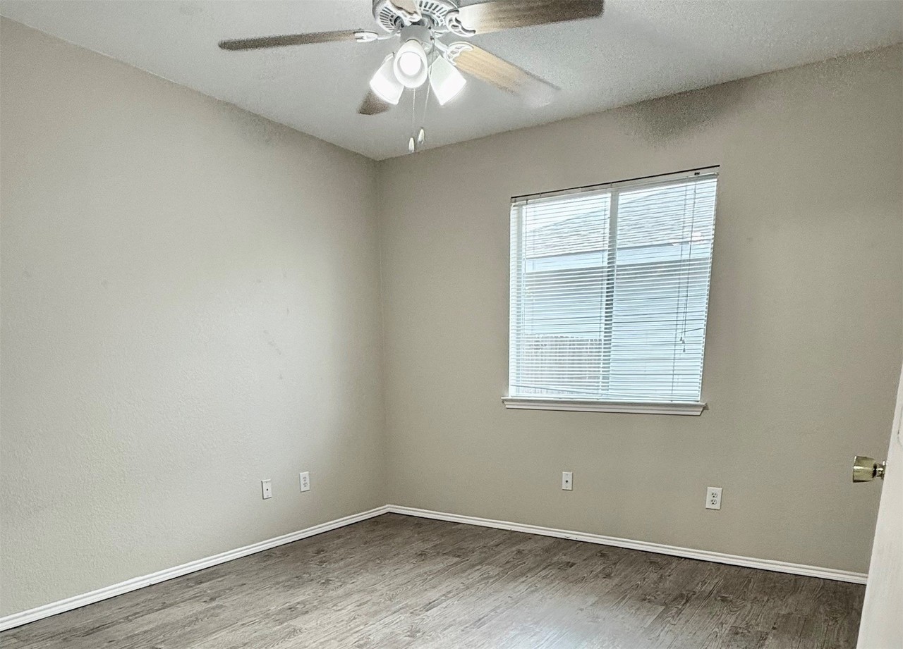 1713 Elm St - Photo 3 of 11