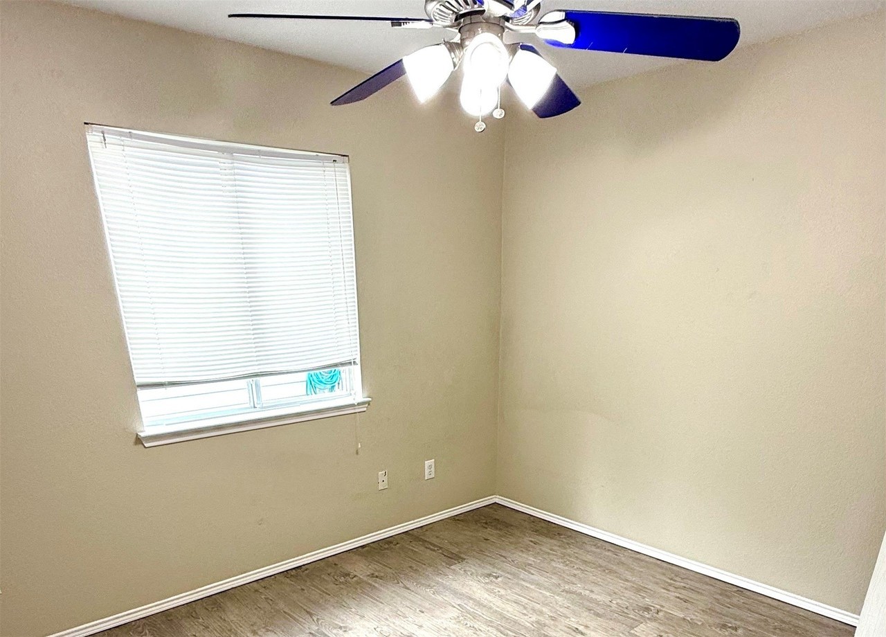 1713 Elm St - Photo 4 of 11