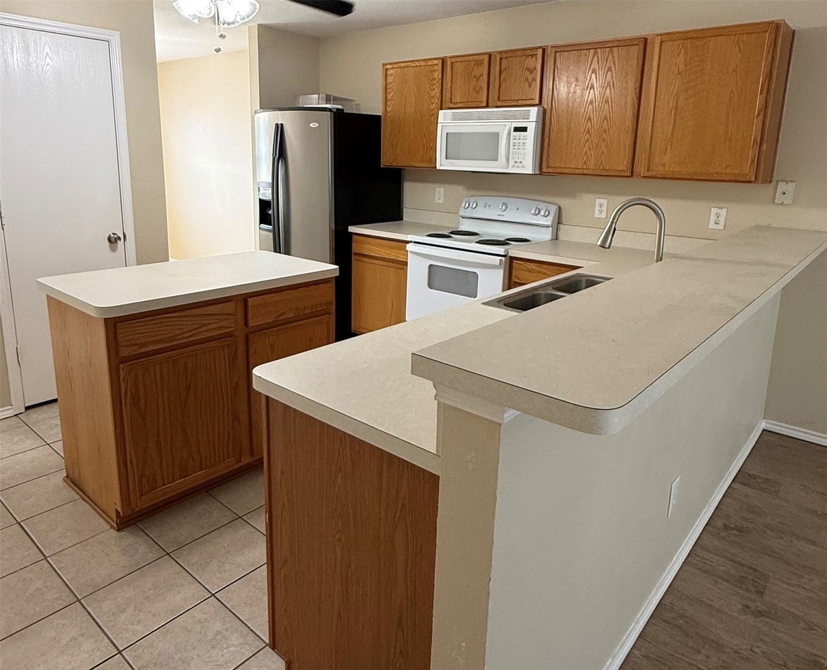 1713 Elm St - Photo 7 of 11