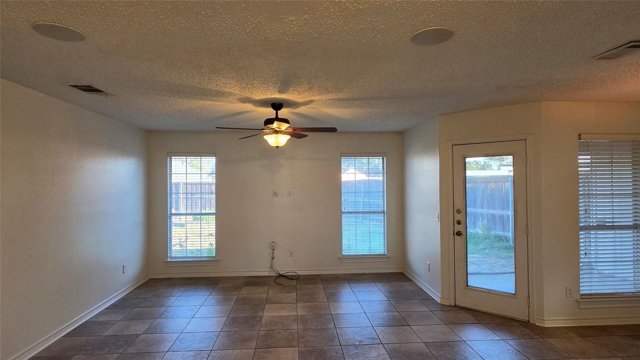 4415 Haverhill Ln - Photo 4 of 23