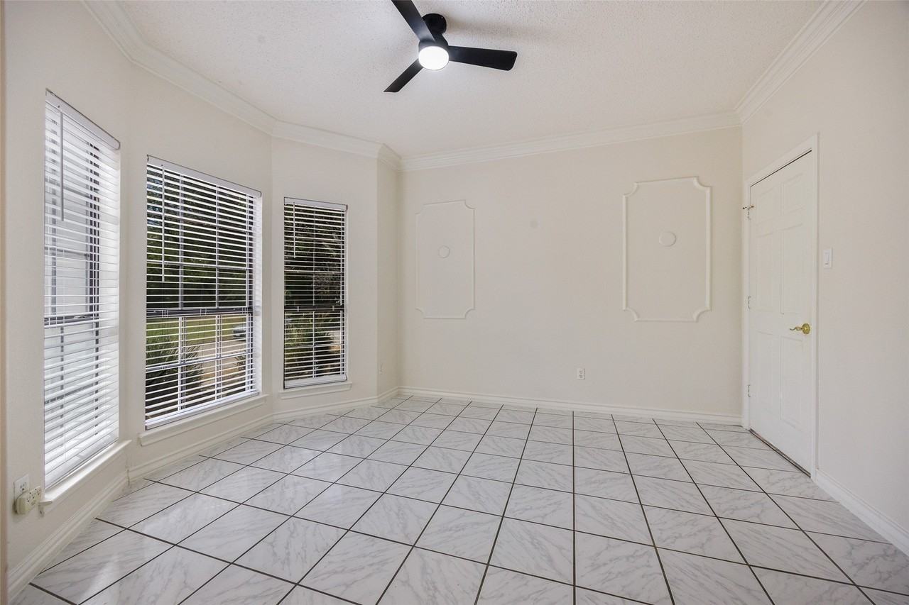 1812 Seminary Dr - Photo 4 of 19