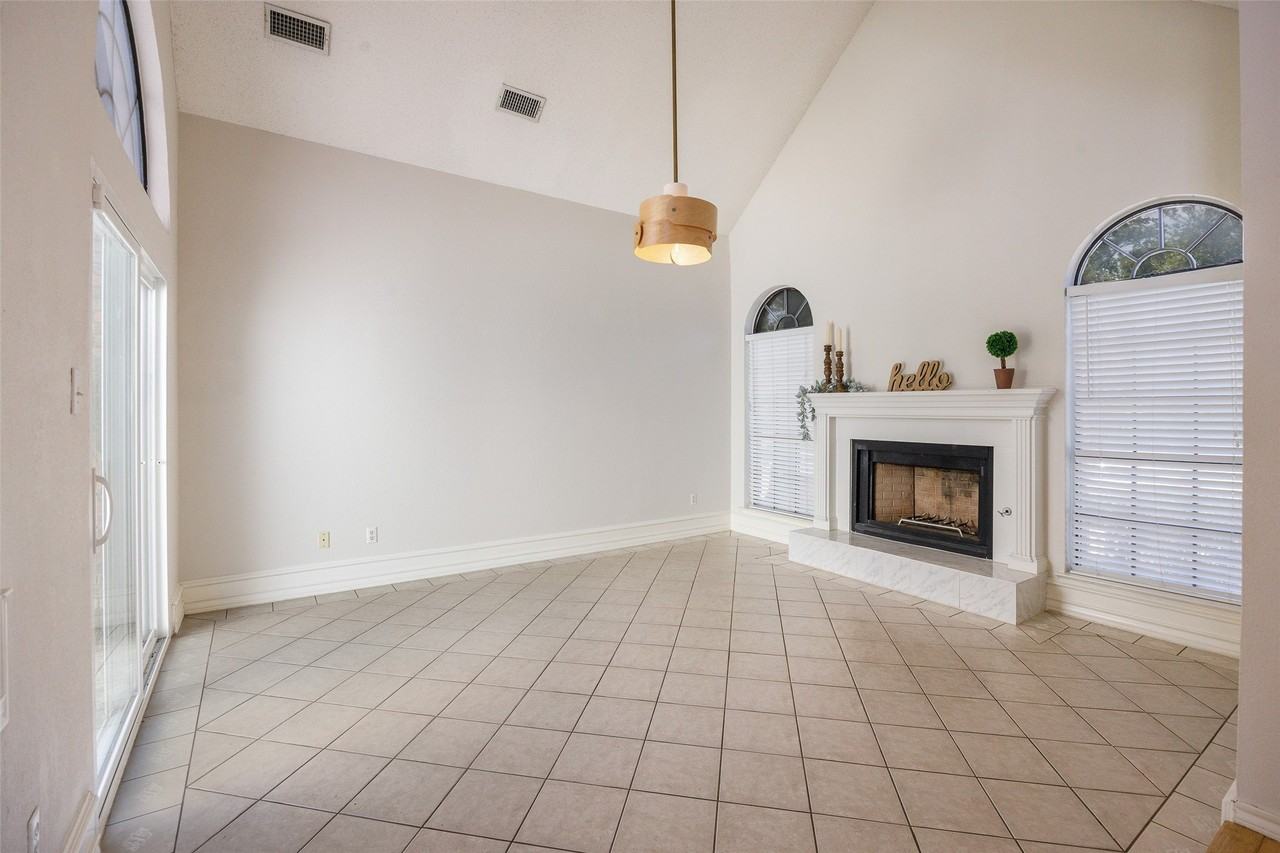1812 Seminary Dr - Photo 5 of 19