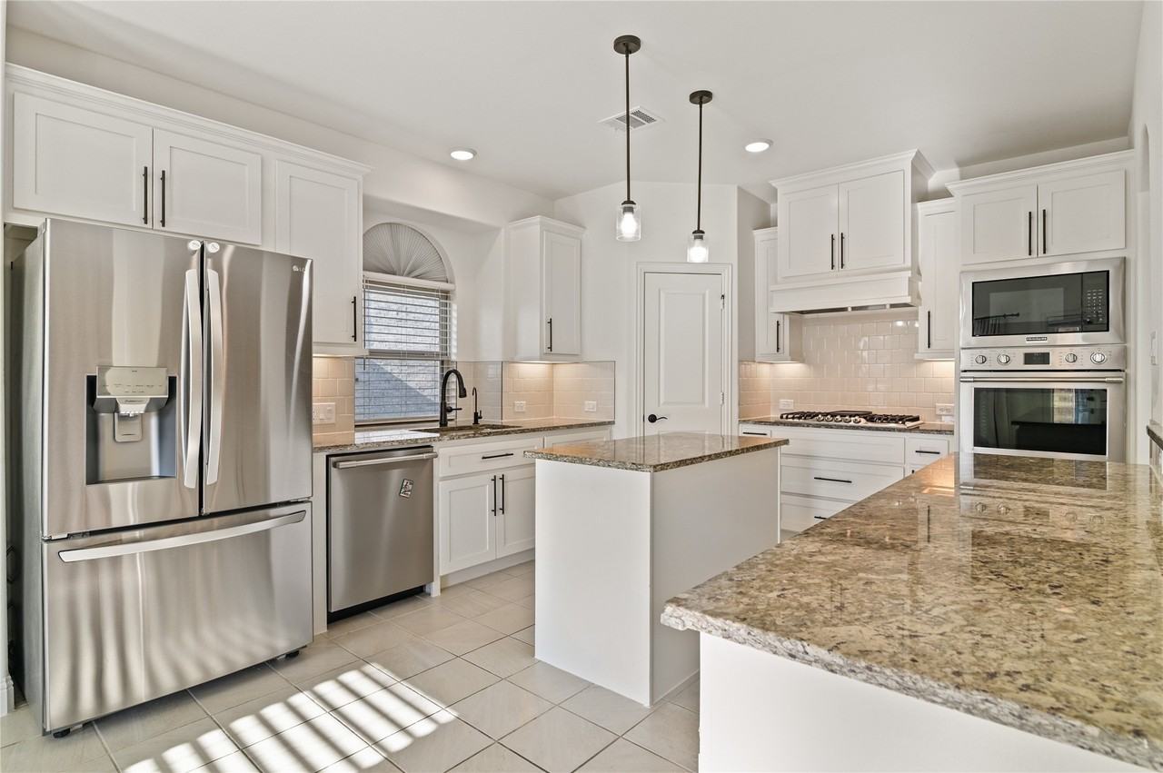 1611 Mcmaster Ln - Photo 4 of 32