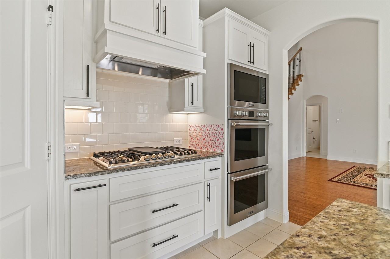 1611 Mcmaster Ln - Photo 6 of 32