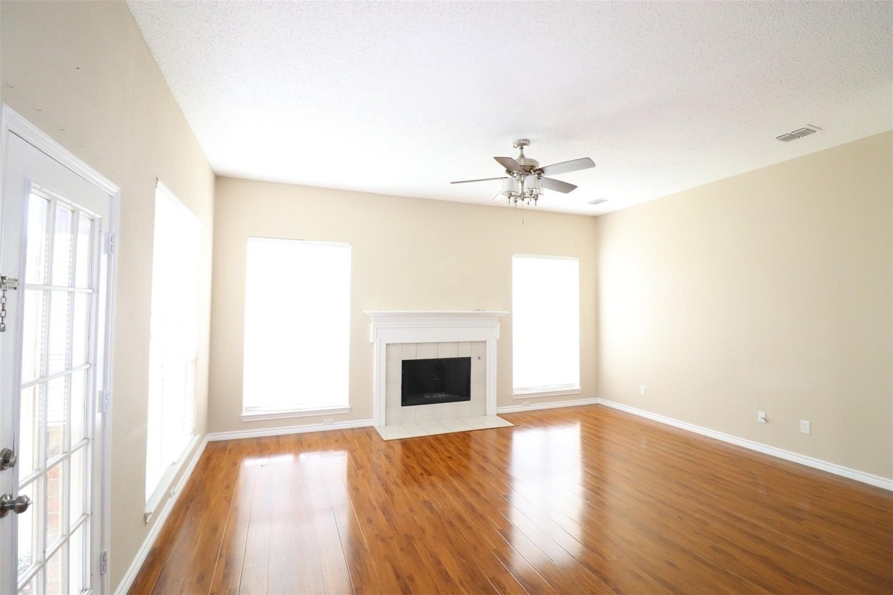 2222 Edinburgh Way - Photo 2 of 20