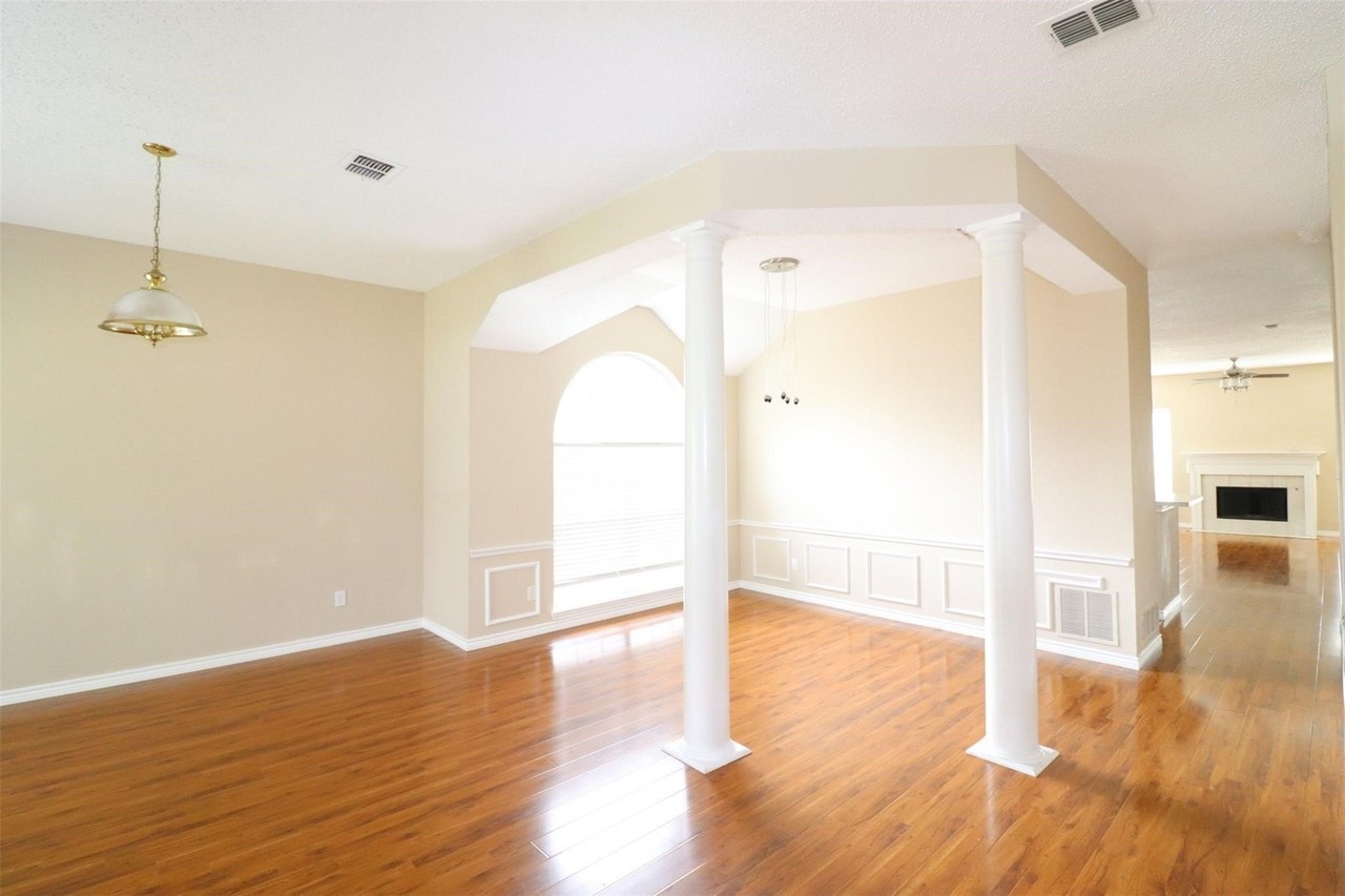2222 Edinburgh Way - Photo 3 of 20