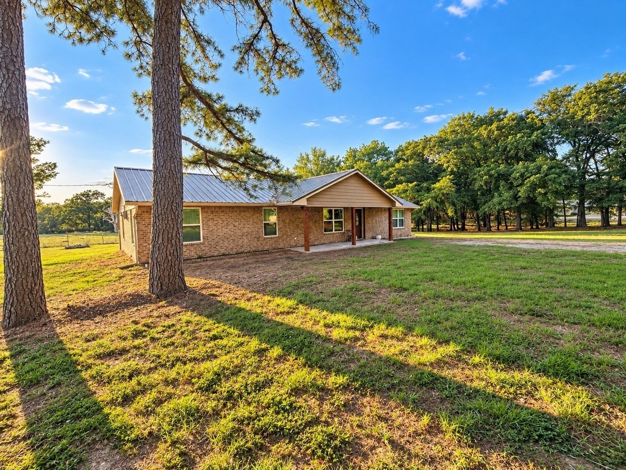 418 County Road 2615 - Photo 2 of 17
