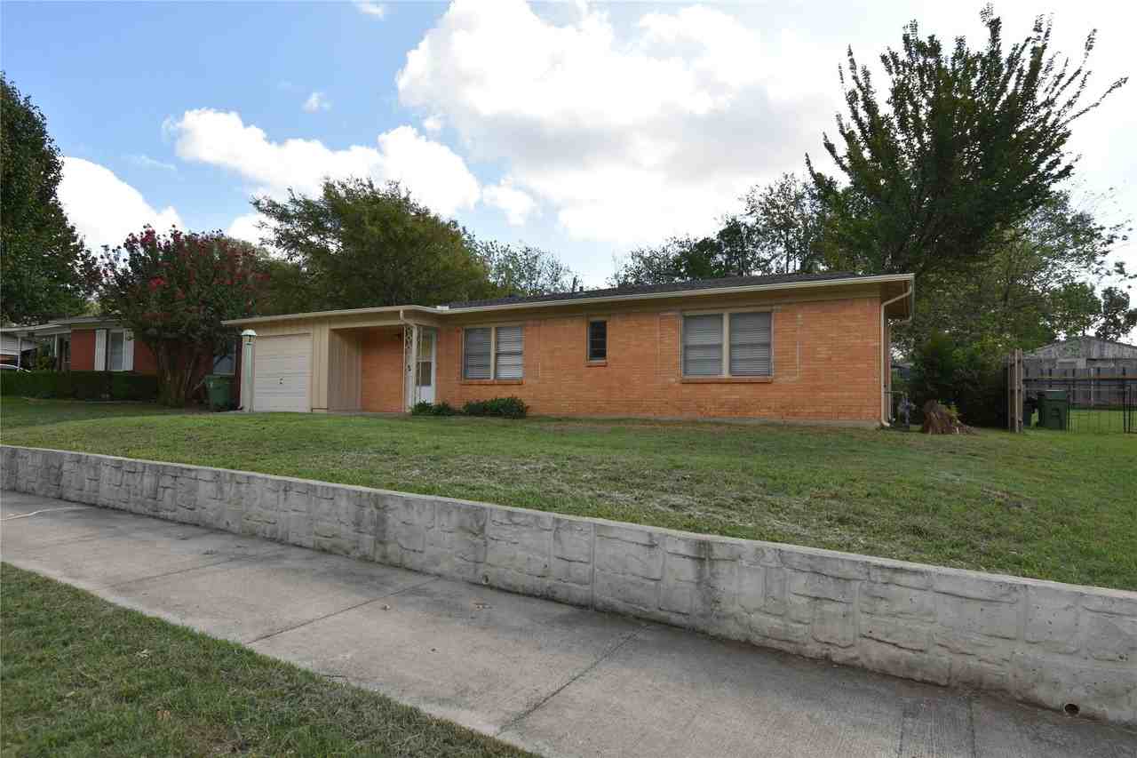 1212 Belvedere Dr - Photo 2 of 25