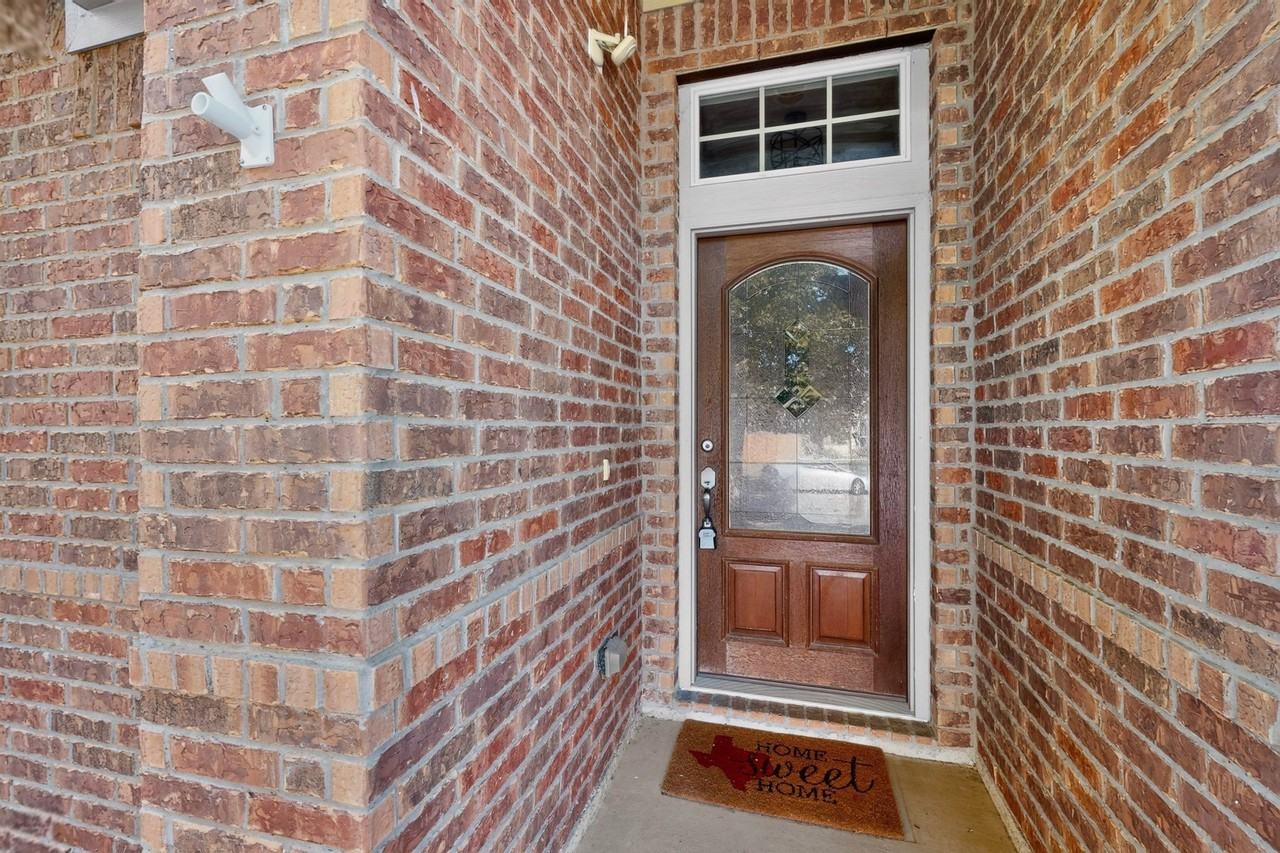 1305 Hearthstone Dr - Photo 2 of 38