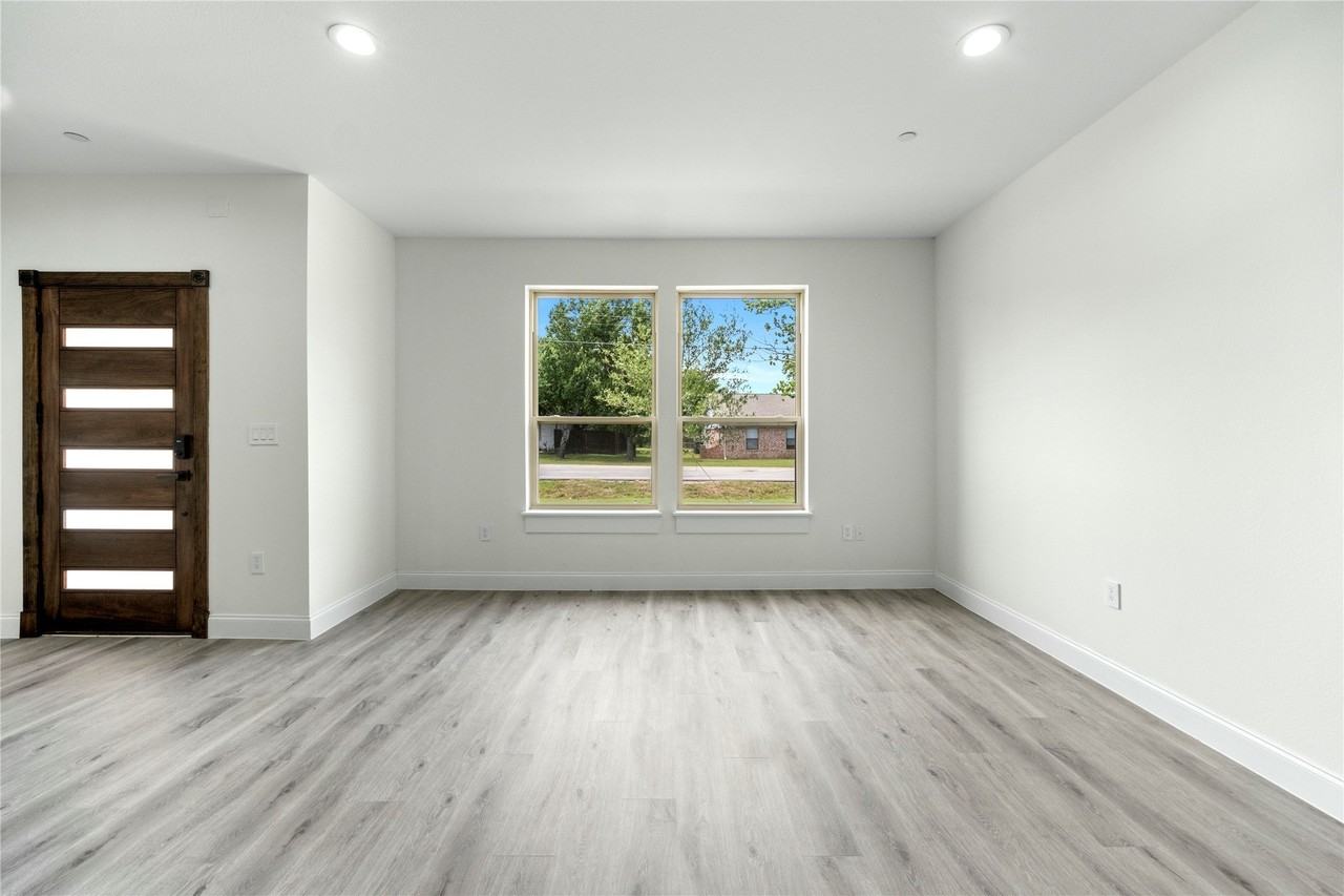 6125 Sachse St - Photo 3 of 23