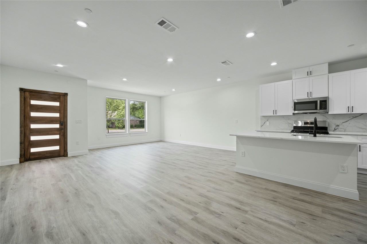 6125 Sachse St - Photo 4 of 23
