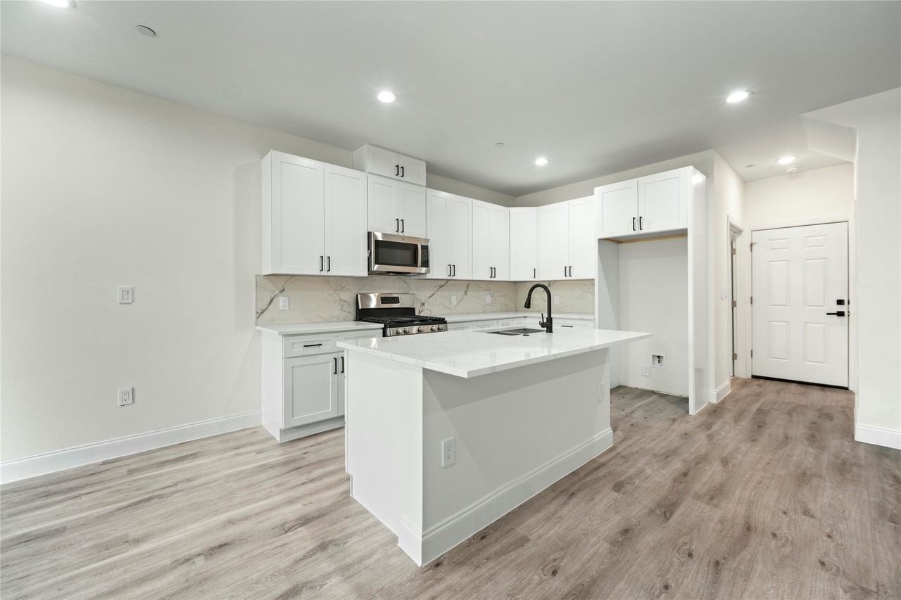 6125 Sachse St - Photo 5 of 23