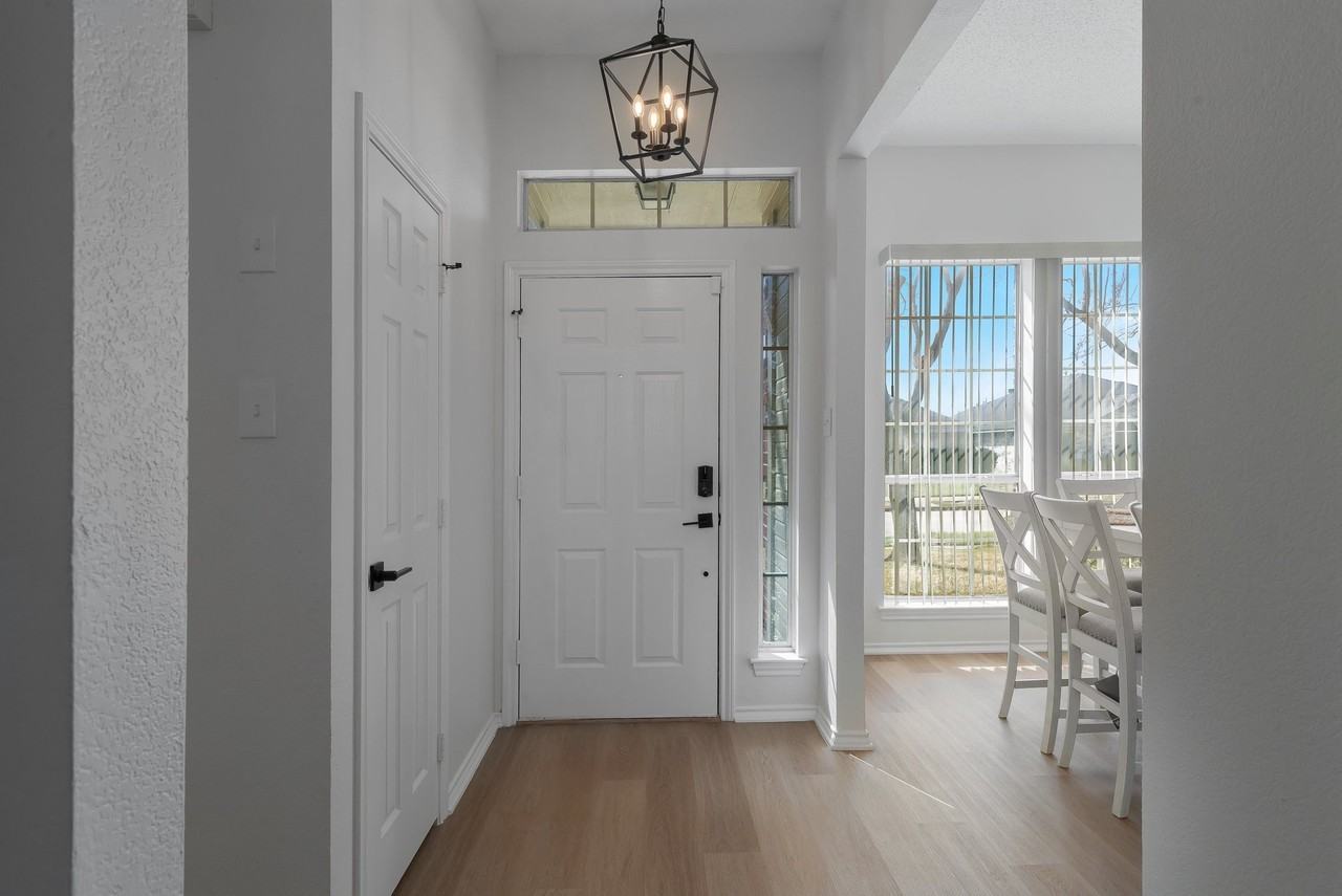 2827 Saint Martin Dr - Photo 3 of 27