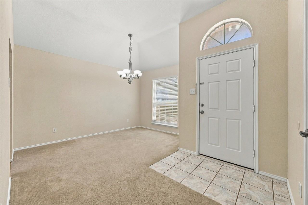 6050 Park View Dr - Photo 2 of 20
