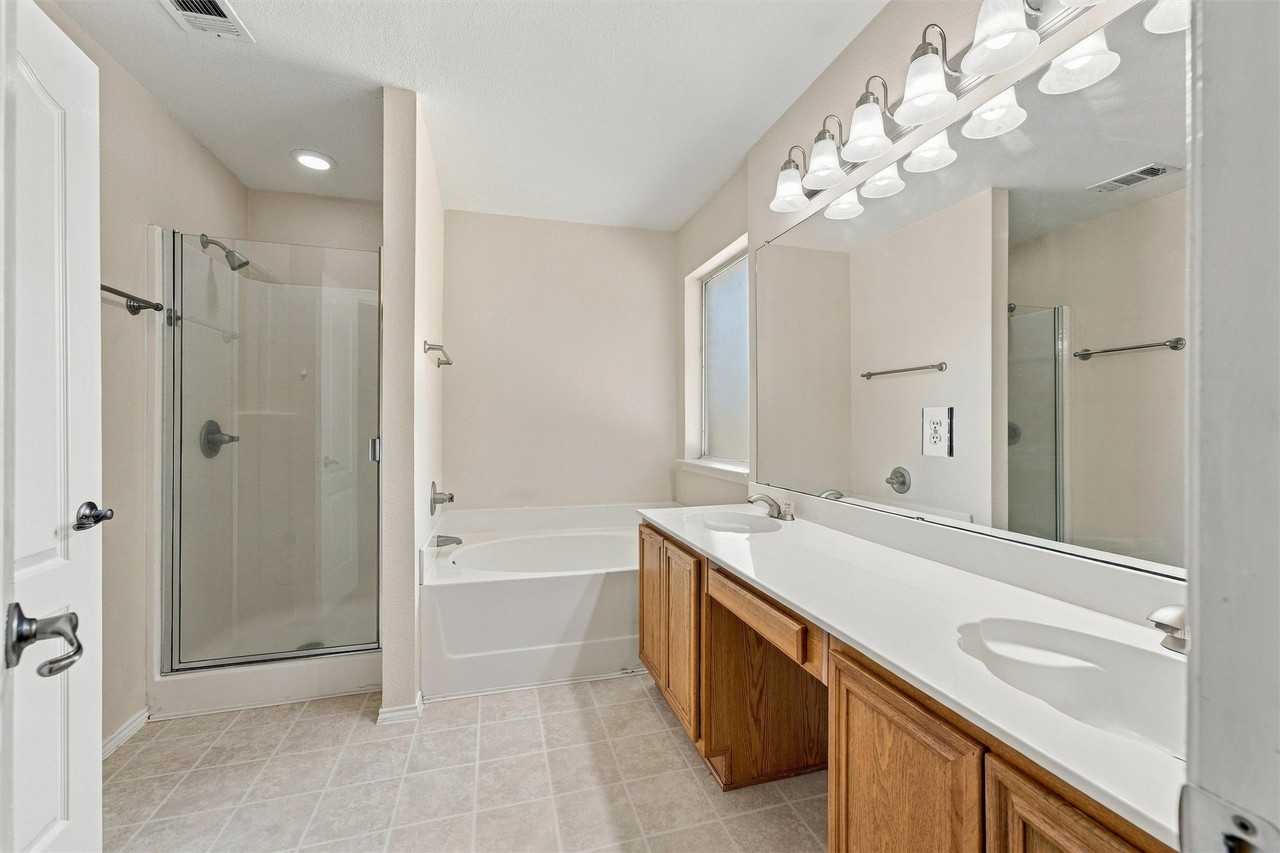 6050 Park View Dr - Photo 5 of 20