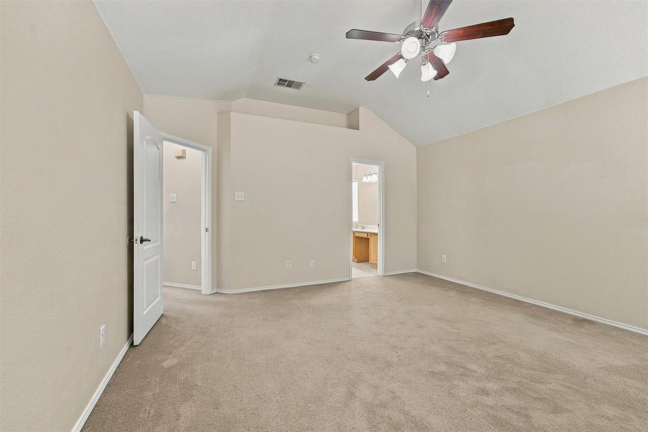6050 Park View Dr - Photo 6 of 20
