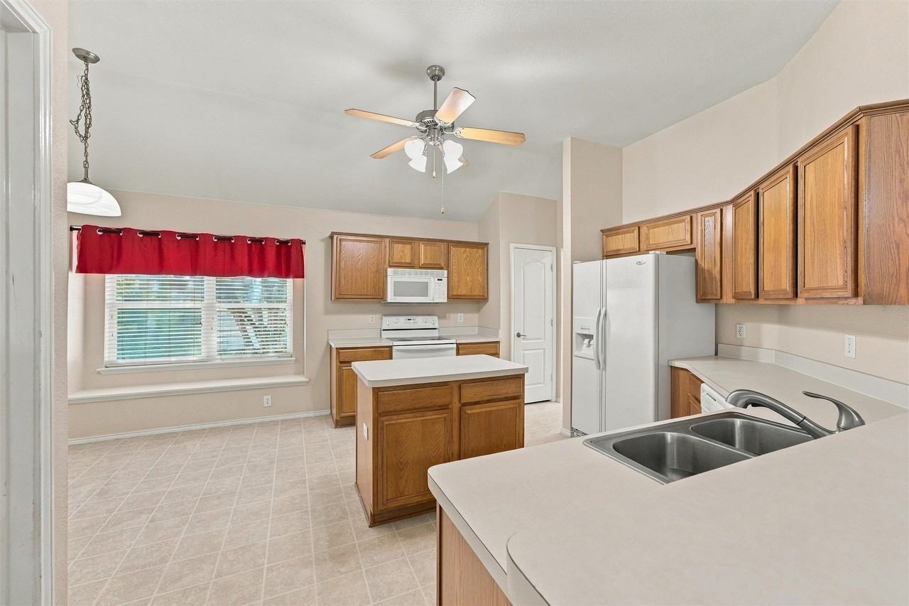 6050 Park View Dr - Photo 7 of 20