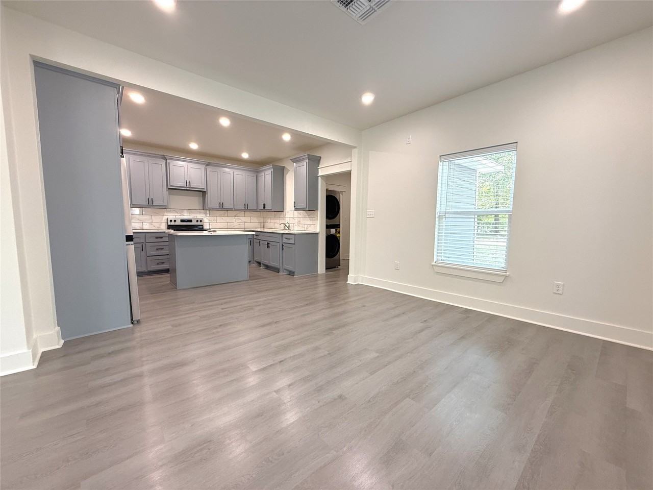 907 Davis St S - Photo 4 of 23