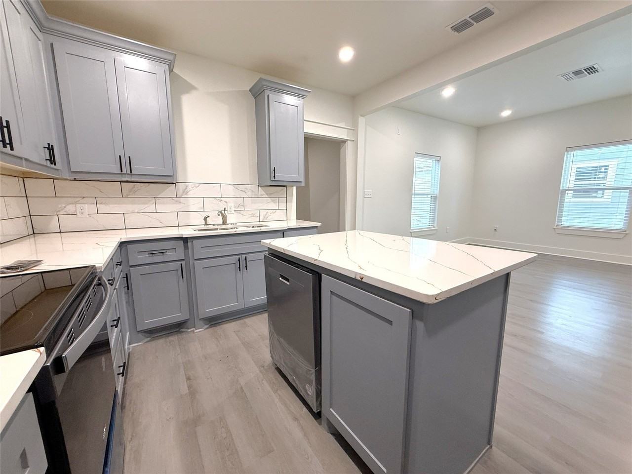 907 Davis St S - Photo 6 of 23