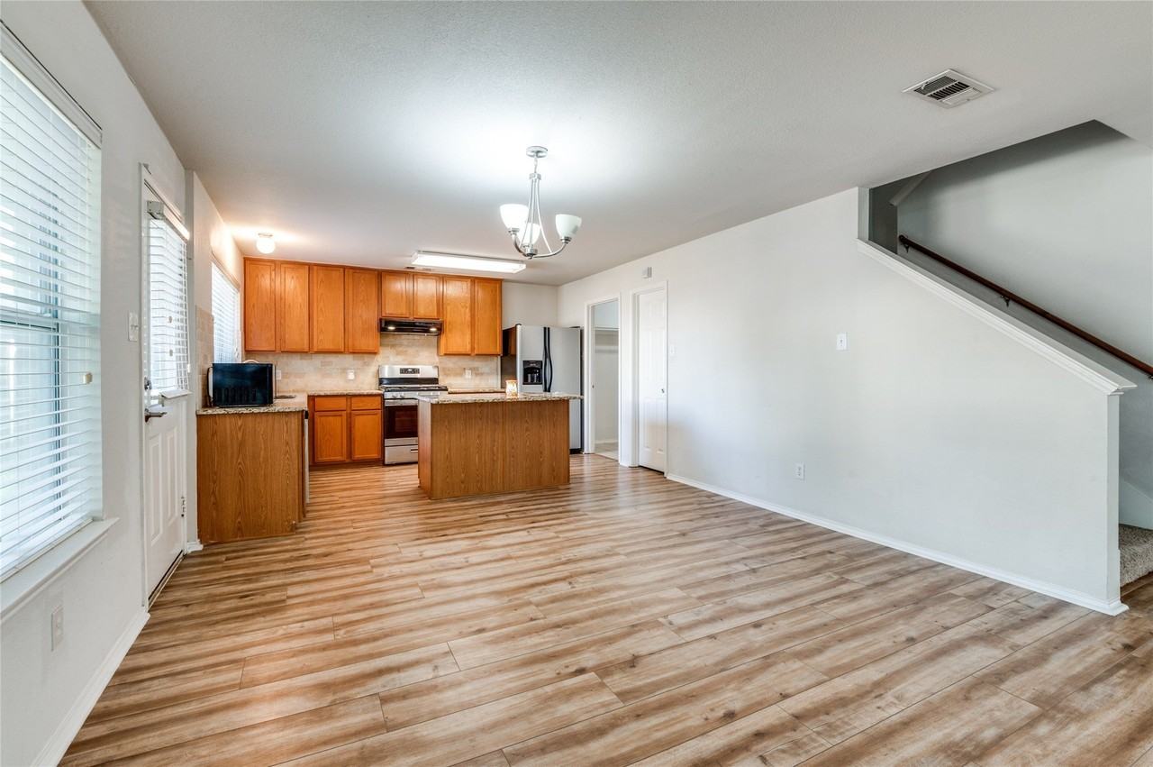 1908 Lanshire Dr - Photo 7 of 25