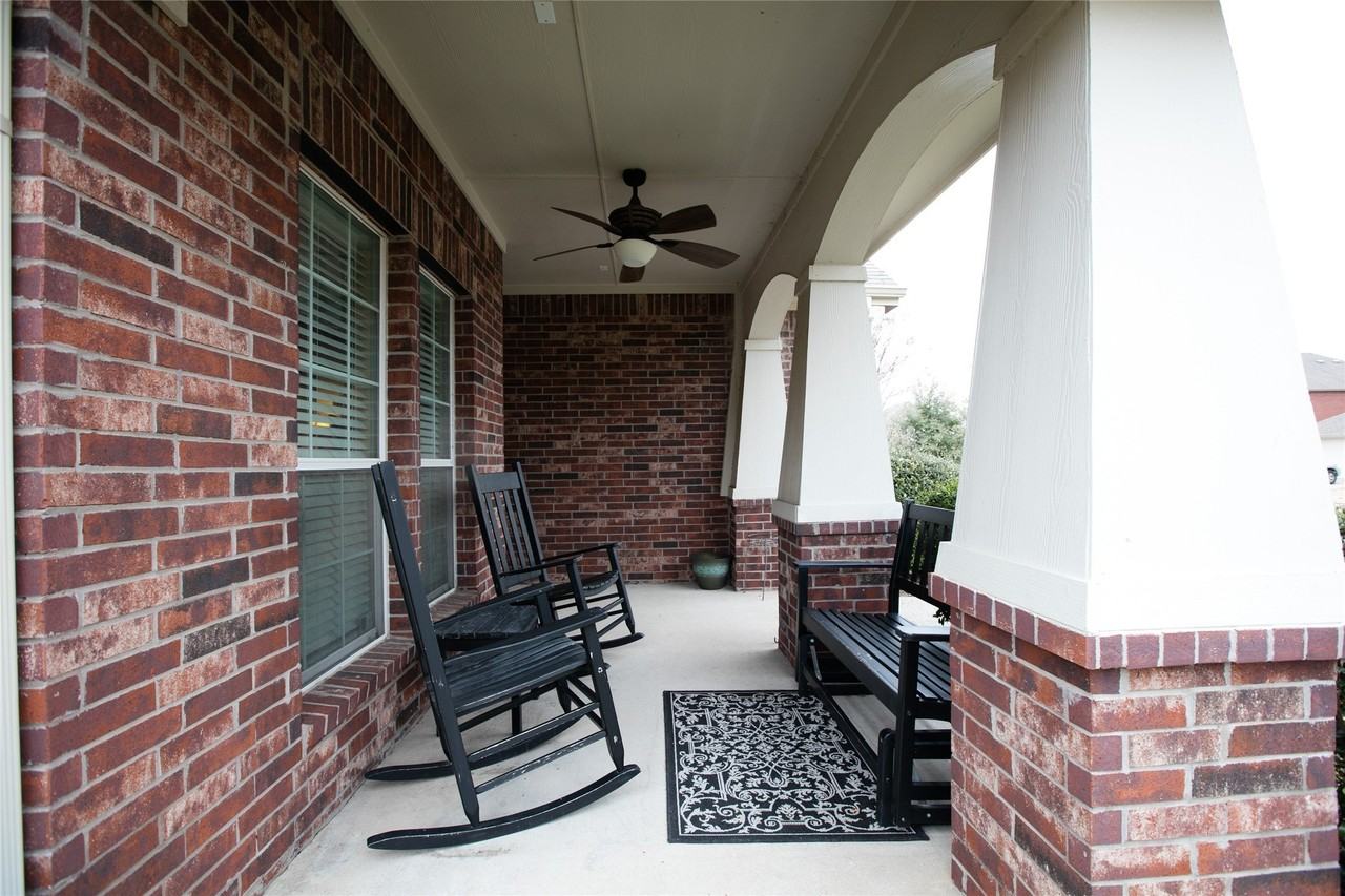 11938 Kingsville Dr - Photo 3 of 32