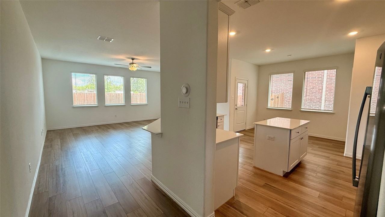 412 Ardsley Ln - Photo 3 of 19