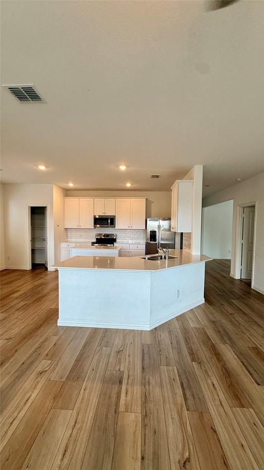 412 Ardsley Ln - Photo 4 of 19