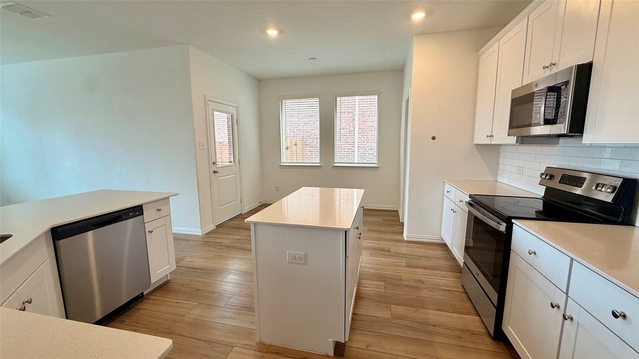 412 Ardsley Ln - Photo 5 of 19