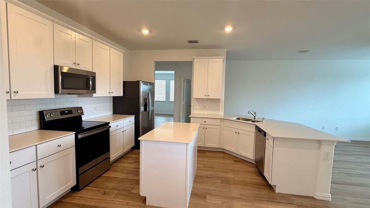 412 Ardsley Ln - Photo 6 of 19