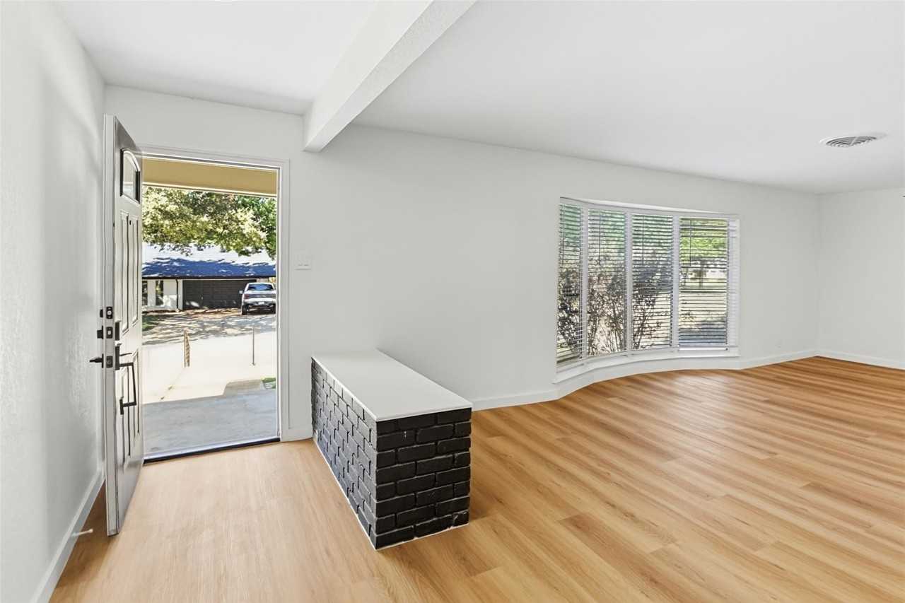 5605 Wimbleton Way - Photo 3 of 27