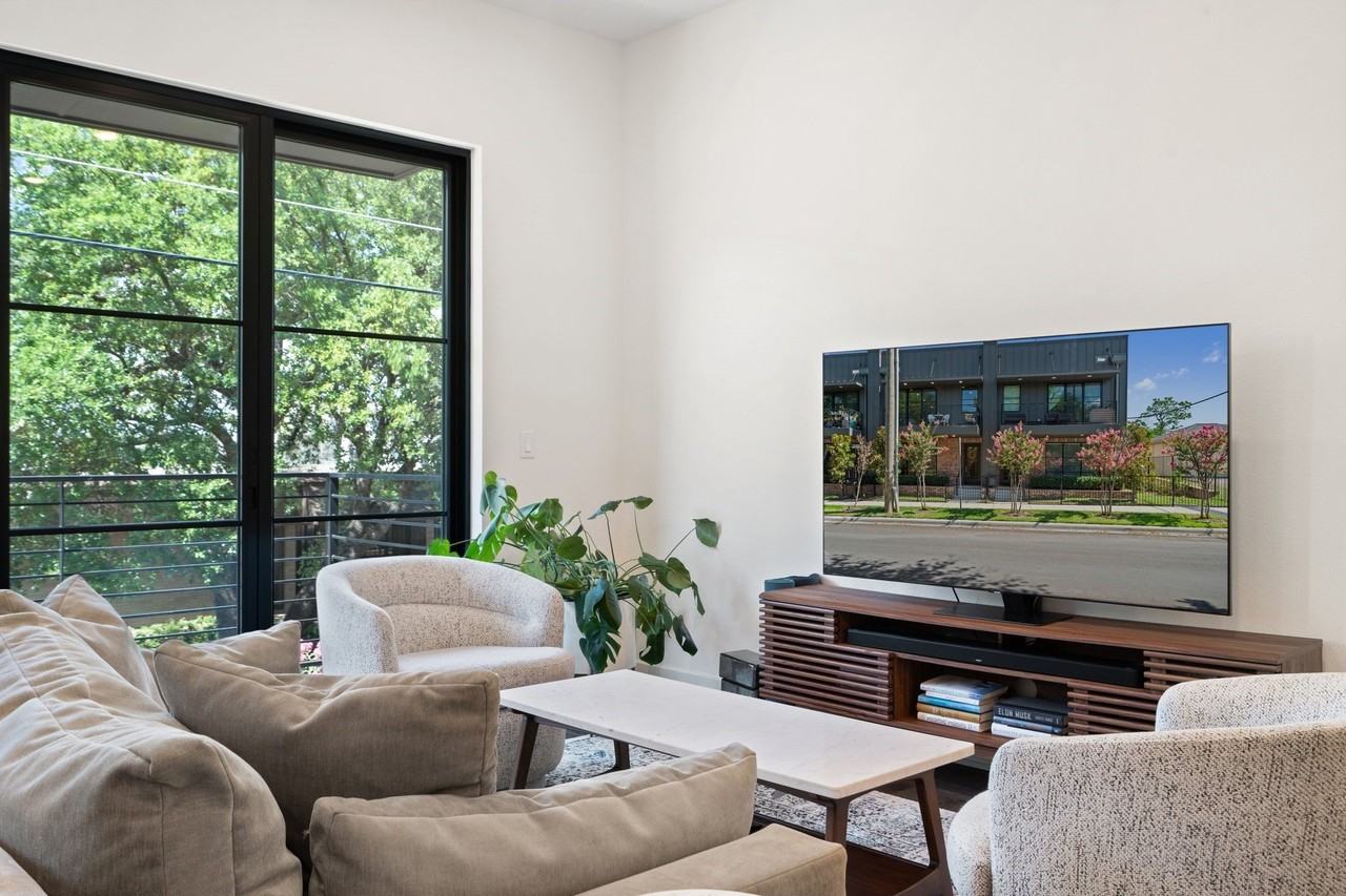 160 W Canty St #203 - Photo 5 of 22