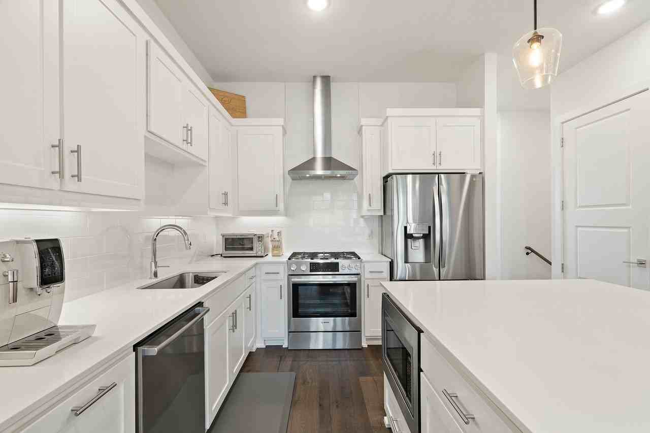 160 W Canty St #203 - Photo 6 of 22