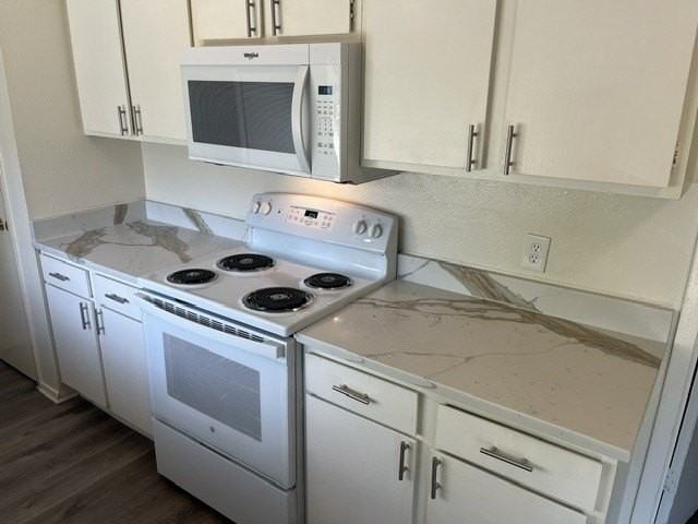 1236 Neptune Dr - Photo 3 of 14