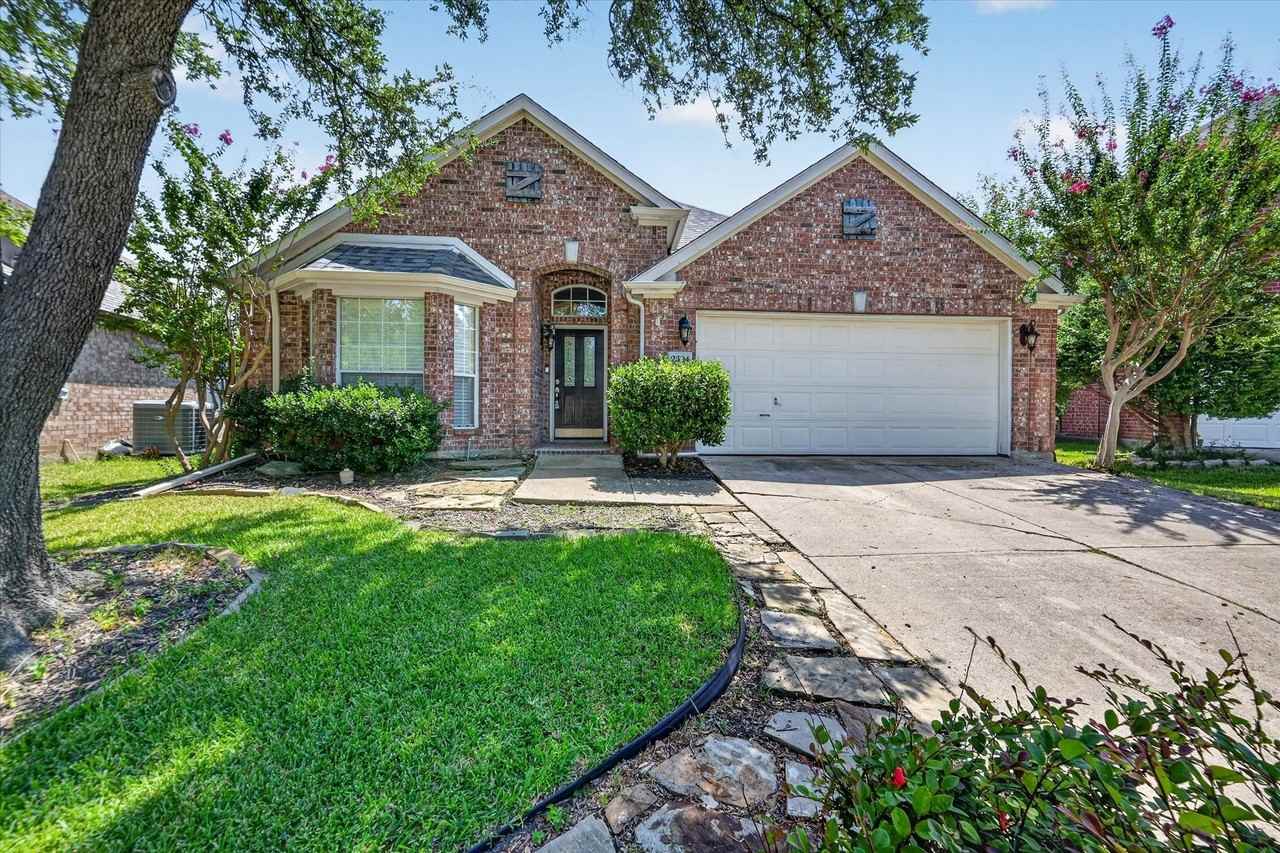 2304 Tralee Cir - Photo 2 of 40