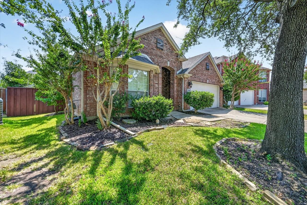 2304 Tralee Cir - Photo 3 of 40