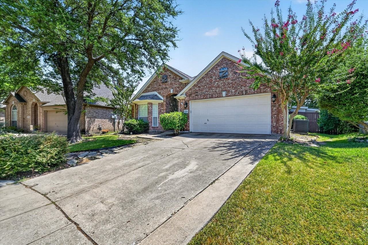 2304 Tralee Cir - Photo 4 of 40