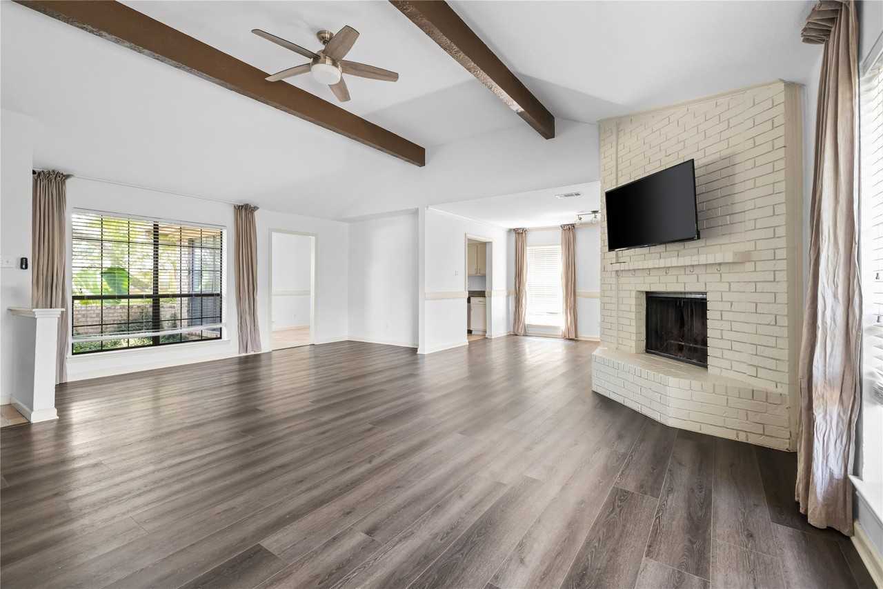 1317 Seabrook Dr - Photo 4 of 22