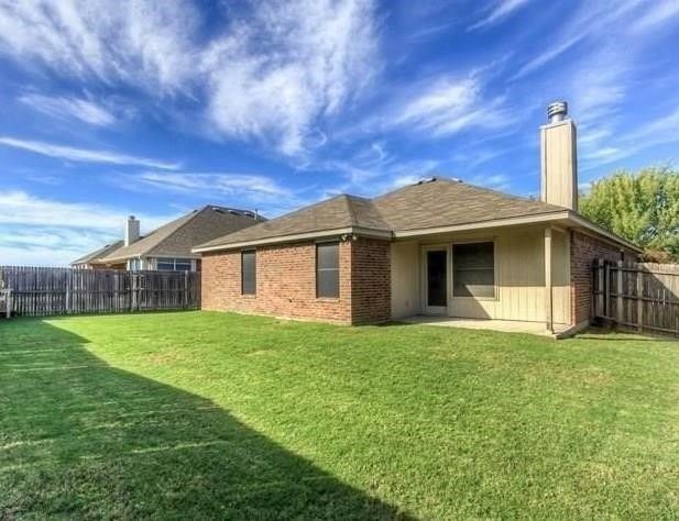 609 Piper Dr - Photo 2 of 8
