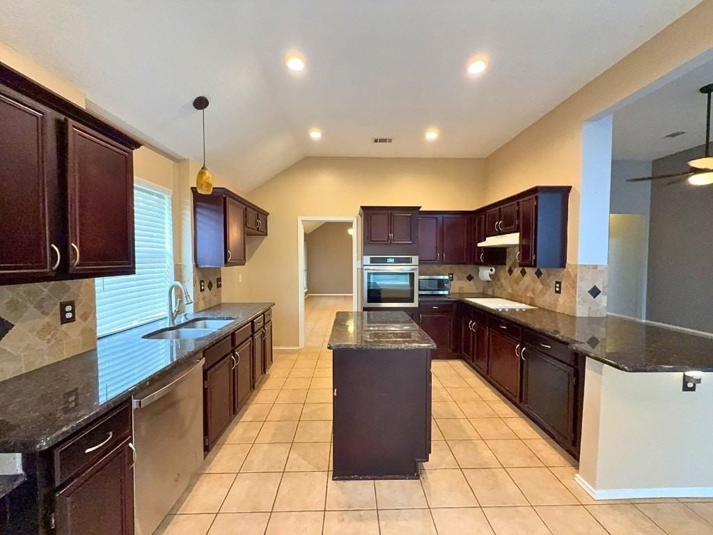 2818 Pecan Meadow Dr - Photo 2 of 24