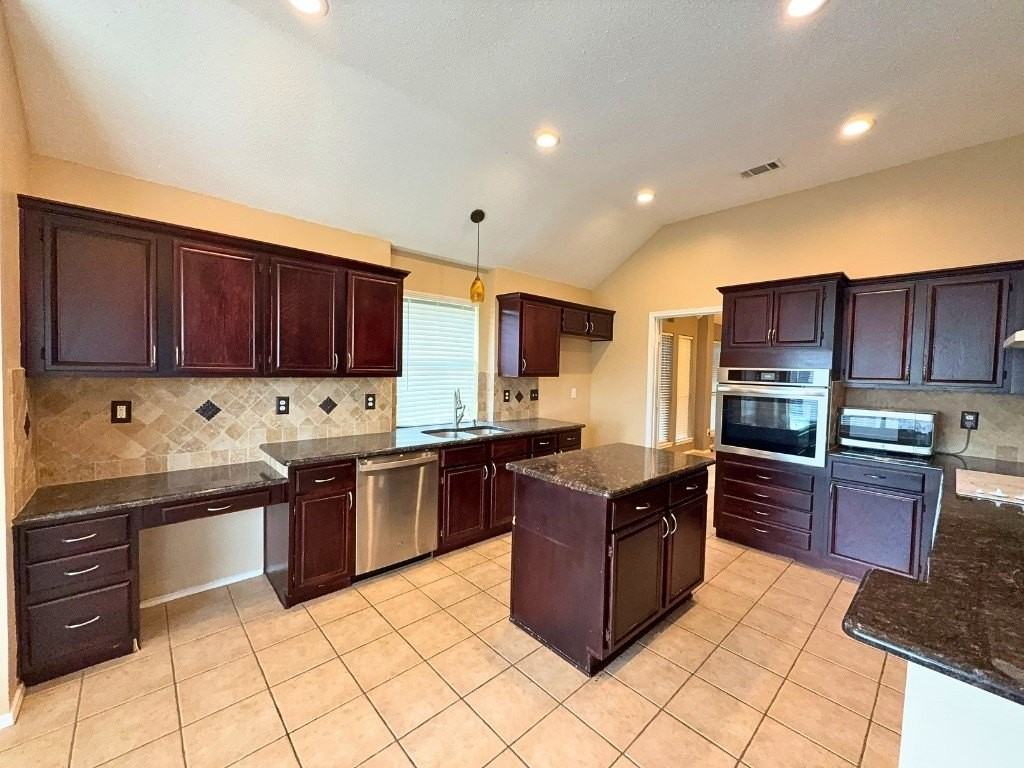 2818 Pecan Meadow Dr - Photo 3 of 24