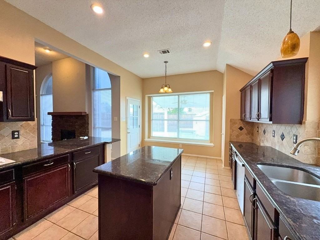 2818 Pecan Meadow Dr - Photo 4 of 24