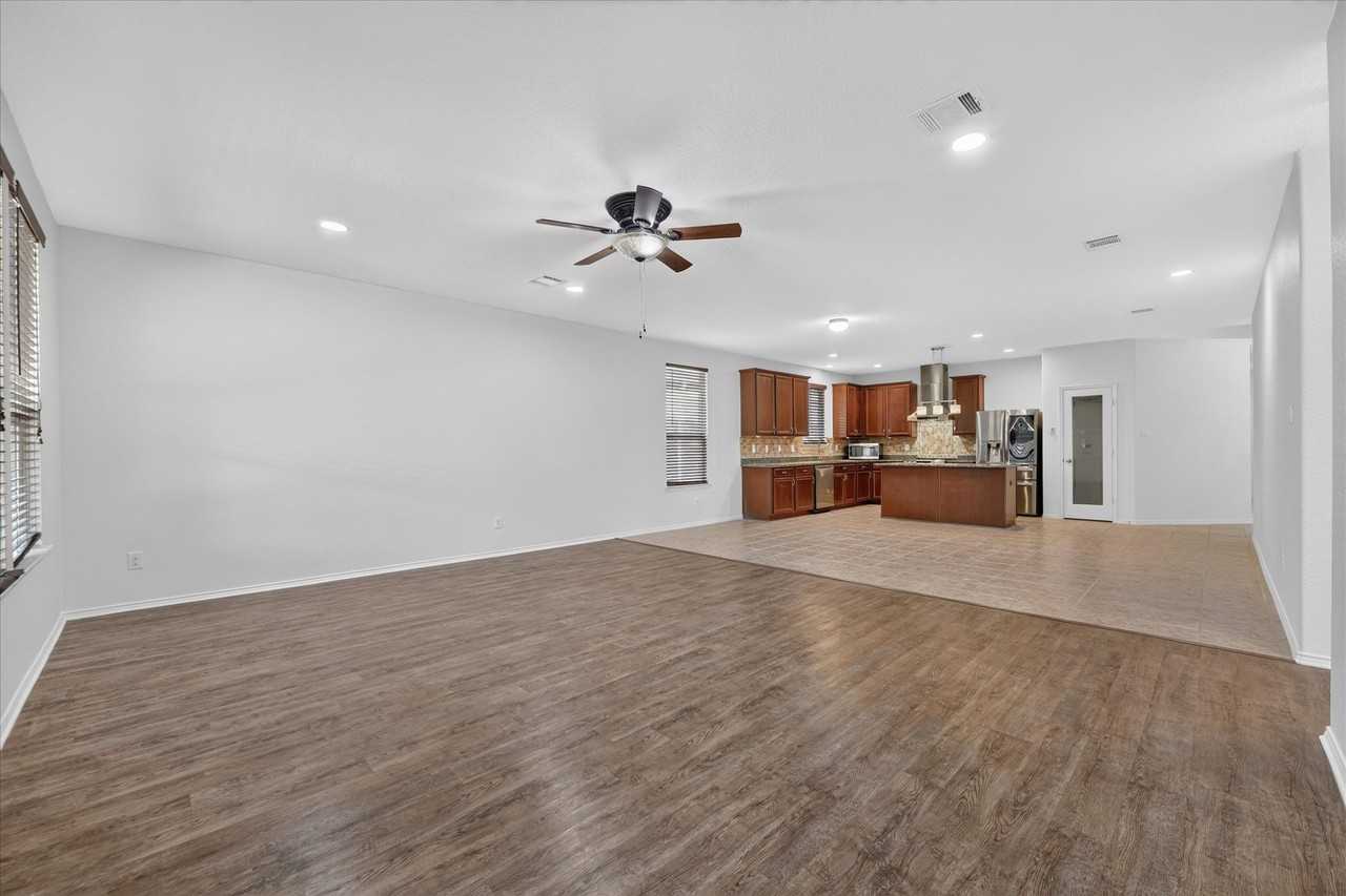 2233 Buelingo Ln - Photo 2 of 36