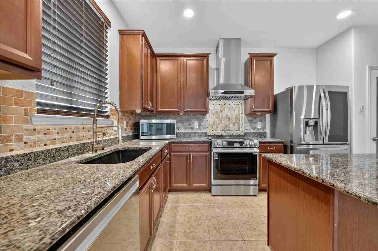 2233 Buelingo Ln - Photo 5 of 36