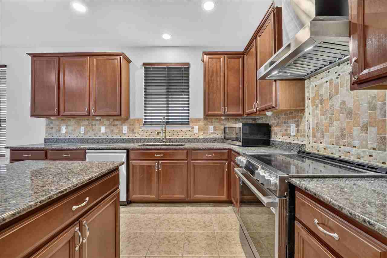 2233 Buelingo Ln - Photo 6 of 36