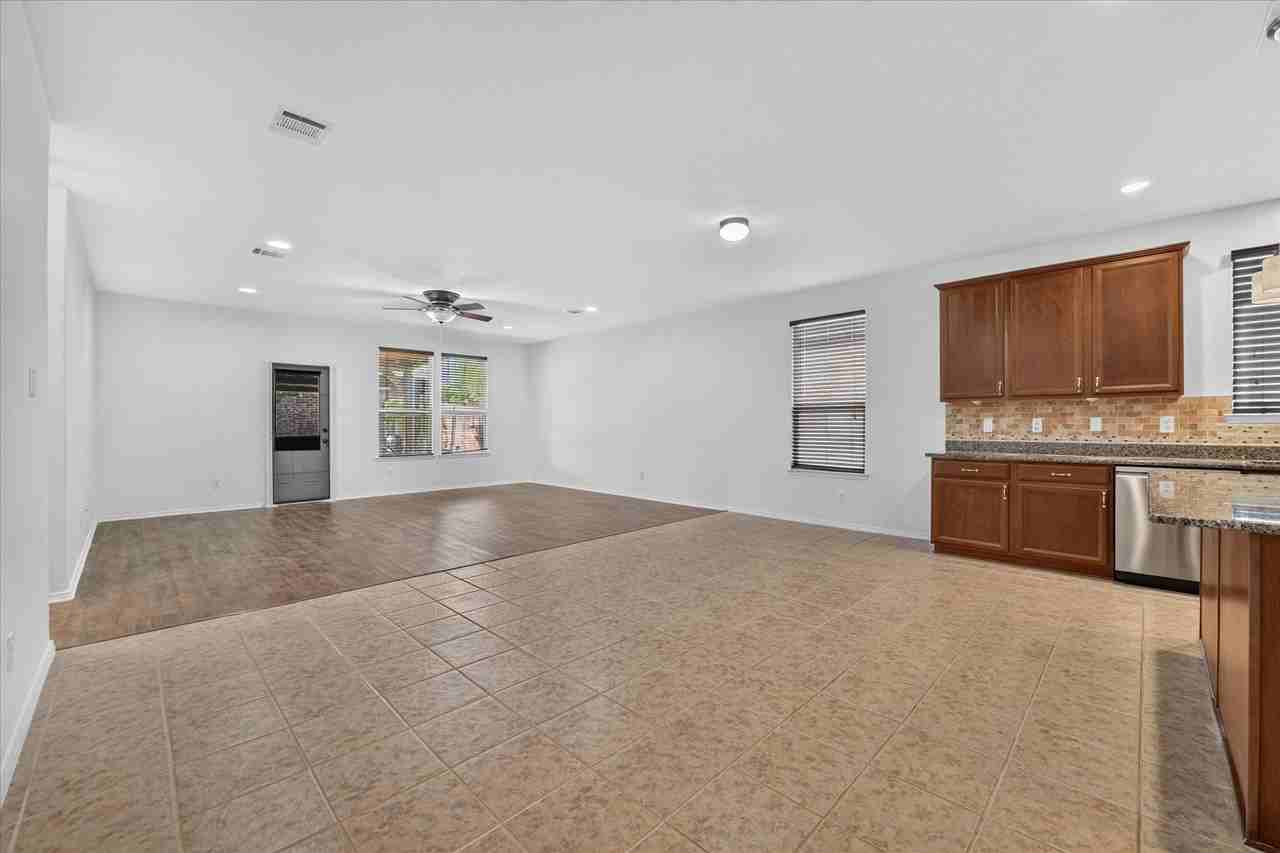 2233 Buelingo Ln - Photo 7 of 36