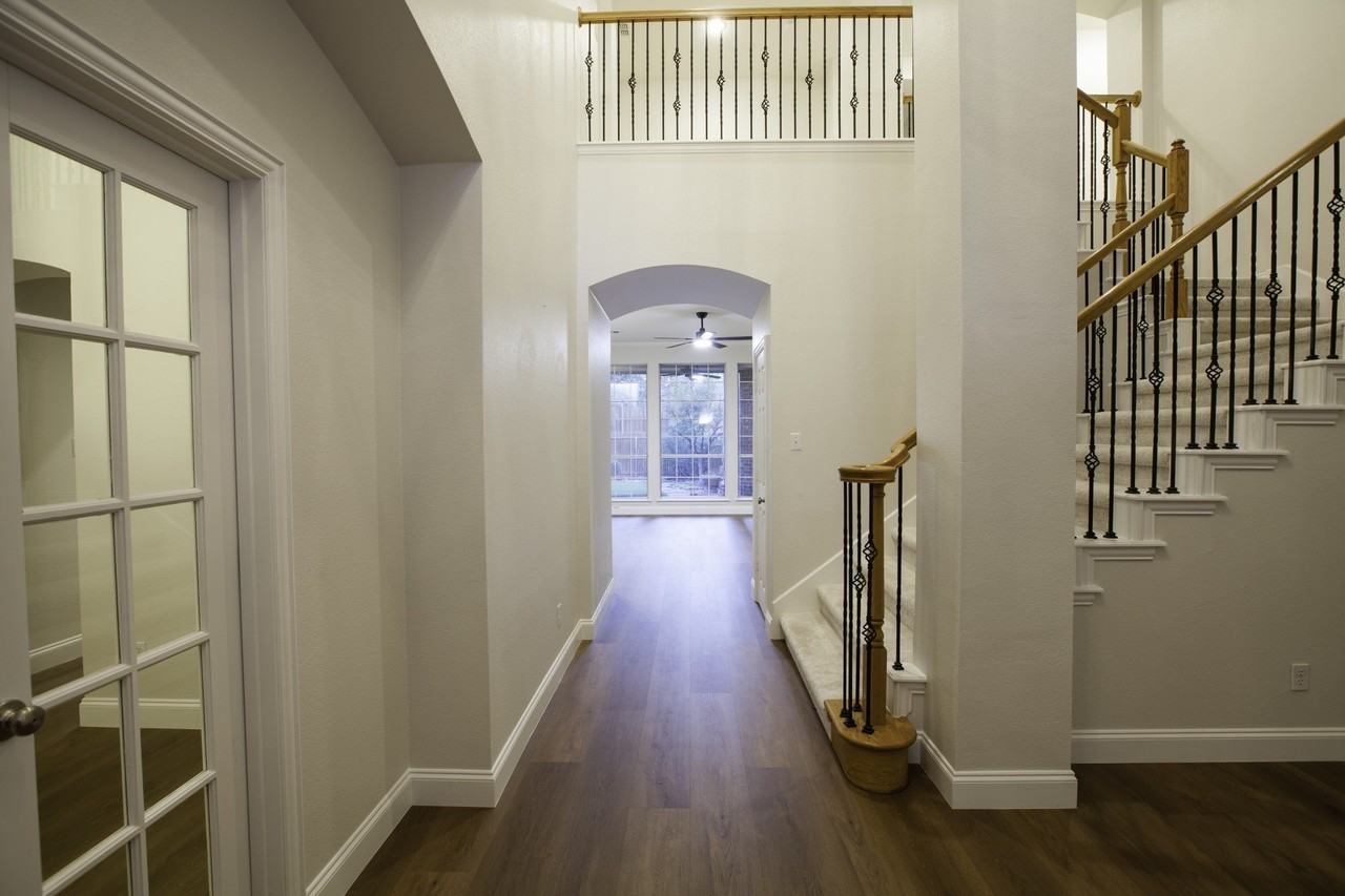 6976 Valley Brook Dr - Photo 4 of 40